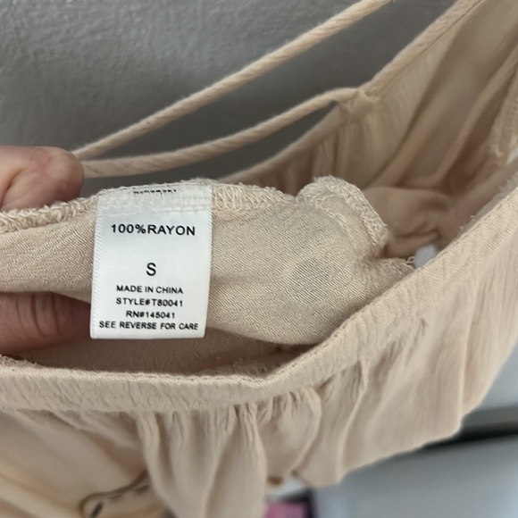 Light straps off the shoulder top - Picture 3 of 3